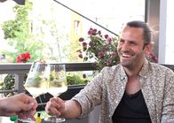 Dinner Date – In Stuttgart erwartet die Zuschauer heute eine reine Männerrunde. Schauspieler Kai muss sich für drei von fünf Menüs entscheiden. Welche Traummänner verbergen sich hinter den Leckereien?