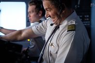 Mayday - Alarm im Cockpit – Captain Kevin Sullivan (played by Jerry Getty) and second officer Ross Hales (Spencer Robson) brace against the panel as Quantas Airlines flight 72 plummets.