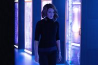 Canary Black – Per Drohne ist Avery (Kate Beckinsale) in ein Hochhaus eingedrungen, um an geheime Informationen zu gelangen.