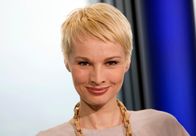Maintower - News & Boulevard – Moderatorin Susann Atwell.