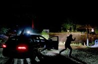 Mafiajäger – Der Zugriff auf das Angelparadies in Breckerfeld durch das Landeskriminalamt NRW wird in einer Szene nachgestellt.