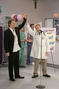 Scrubs - Die Anfänger – Kenny (Clay Aiken, l.) und Dr. Bob Kelso (Ken Jenkins)