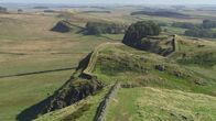 Schätze des Römischen Reichs – Der Hadrianswall zieht sich quer durch die raue Landschaft Nordenglands.
