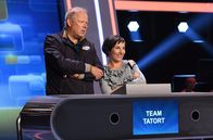 Quizduell - Olymp – Die Kandidaten des Teams "Tatort": Schauspieler Axel Milberg (l.) und Schauspielerin Meret Becker (r.).