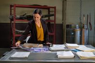 Mayday - Alarm im Cockpit – REENACTMENT - The Second Investigator (played by Jenny Young) analyzes the crash site photos of UPS Flight 1354 to try to piece together what caused the aircraft to crash. (Cineflix 2021/Darren Goldstein)