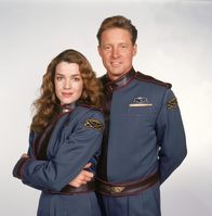 Babylon 5 – Captain John Sheridan (Bruce Boxleitner) und Commander Susan Ivanova (Claudia Christian).. Babylon 5