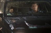 Auftrag Rache – L-R: Emma Craven (Bojana Novakovic), Craven (Mel Gibson)