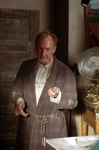 Charmed - Zauberhafte Hexen – In einem verlassenen Haus wohnt der Dämon Gammill (Robert Englund), dessen Vorliebe es ist, Frauen schrumpfen zu lassen und sie in Tonfiguren zu verwandeln.