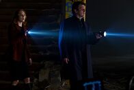 Castle – Auf den erschreckenden Spuren der knallharten Welt des A cappella: Castle (Nathan Fillion, r.) und Alexis (Molly C. Quinn, l.) ...