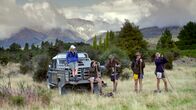 Wildes Neuseeland – Ein eingespieltes Team: Schaffarmerin Kate Cocks und ihre Hirten während des alljährlichen Schafabtriebs. Im Herbst treiben sie die Schafe aus dem Gebirge in die tieferen Lagen hinab.