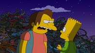Die Simpsons – Bart (r.) wird von einem halbstarken Rowdy (l.) bedroht - er ahnt noch nicht, dass dieses Erlebnis seinen Vater Homer verändern wird ...