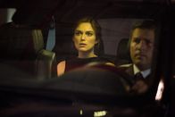 Jack Ryan: Shadow Recruit – Während sich ihr Freund Jack in einem Netz aus Lügen und Intrigen verfängt, taucht Cathy (Keira Knightley, l.) in dessen Hotel in Moskau auf. Nicht ahnend, dass der Mann ihrer Träume in eine lebensgefährliche Undercover-Aktion verwickelt ist ...
