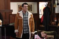 Modern Family – Phil Dunphy (Ty Burrell), Lily Tucker-Pritchett (Aubrey Anderson-Emmons)