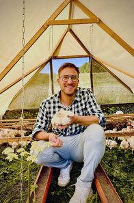 So isst ... – In St. Peter lernt Sören Anders die angeblich glücklichsten Hühner des Breisgaus kennen. Das behauptet zumindest die junge Landwirtin Isabell Blattmann.