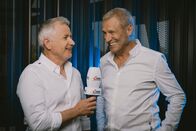 Segeln: Louis Vuitton Cup – v.li.: Roman Hagara und Gerhard Leinauer während ServusTV's Übertragung zu "Americas Cup 2024" in Salzburg-Stadt, Salzburg, Österreich am 23. August 2024.