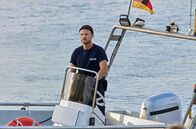 WaPo Duisburg – Frank van Dijk (Niklas Osterloh) fährt mit der WSP-2 auf den Anleger des Jetskisverleihs.