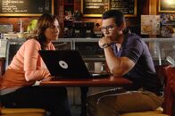 Metal Tornado – Rebecca (Nicole de Boer) und Michael (Lou Diamond Phillips)