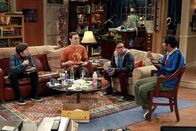 The Big Bang Theory – v.r.) und Howard (Simon Helberg, l.) ...