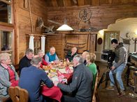 Landleben – Lustige Kegelrunde beim Karlwirt.