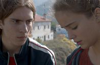 Patrick – Patrick (Hugo Fernandes) versucht, sich an sein Leben als Mário und an seine Cousine Marta (Alba Baptista) zu erinnern.