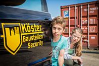 Die Pfefferkörner – Till (Otto von Grevenmoor, li.) und Pinja (Sina Michel, re.) observieren den ominösen Richard Köster auf einer Baustelle.