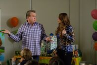 Modern Family – Cameron Tucker (Eric Stonestreet) und Gloria Delgado-Pritchett (Sofía Vergara)