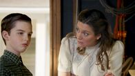 Young Sheldon – Sheldon Cooper (Iain Armitage, l.); Mary Cooper (Zoe Perry, r.)