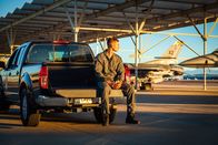 High-Flyers – Rutger de Man (Josha Stradowski) befindet sich in einem Gewissenskonflikt: Wenn er seinen Kameraden retten will, muss er ihn verraten.