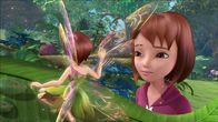 Peter Pan - Neue Abenteuer – Wendy ist von Hook gefesselt worden, und Tinker Bell ist darüber voller Schadenfreude.
