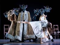 Jolanthe und der Nussknacker – Stefan Cerny (König René), Mila Schmidt (Jolanthe), Ensemble Ballett.