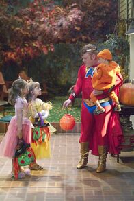 Immer wieder Jim – Jim" - Dana falls for a guy just like Jim - but she denies the similarities -- on ABC's "According to Jim," TUESDAY, OCTOBER 28 (9:00-9:30 p.m., ET), on the ABC Television Network. (ABC/CRAIG SJODIN) TAYLOR ATELIAN, BILLI BRUNO, LARRY JOE CAMPBELL, CONNER/GARRET SULLIVAN