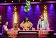 Die große Maus-Show – Moderator Florian Silbereisen mit Puppen-Star Wiwaldi, Motsi Mabuse und Jörg Pilawa. Wer spielt den Song zuerst in der richtigen Reihenfolge?