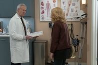 The Goldbergs – Brent Spiner (Dr. Emry), Wendi McLendon-Covey (Beverly Goldberg).