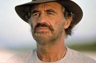 Der Löwe – Im Alter sehnt sich Sam Lion (Jean-Paul Belmondo), ehemaliges Zirkuskind und erfolgreicher Unternehmer, nach einem anderen Leben.
