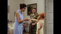 Astrid Lindgren:: Pippi Langstrumpf – Pippi Langstrumpf (Inger Nilsson, r.) hat sich fest vorgenommen, beim Kaffeekränzchen der Mutter von Tommy und Annika ihren Freunden keine Schande zu machen.