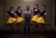 Der letzte Bulle – Titel: Der letzte Bulle; Staffel: 6; Folge: 7; Copyright: Joyn/Tom Trambow; Fotograf: Tom Trambow; Bildredakteur: Clarissa Schreiner; Dateiname: 3282269.tif; Rechtehinweis: Dieses Bild darf honorarfrei für redaktionelle Zwecke und nur im Rahmen der Programmankündigung verwendet werden. Andere Veröffentlichungen sind nur nach Rücksprache und ausdrücklicher Genehmigung der Seven.One Entertainment Group GmbH möglich. Nicht für EPG! Verwendung nur mit vollständigem Copyrightvermerk. Das Foto darf nicht verändert, bearbeitet und nur im Ganzen verwendet werden. Es darf nicht archiviert werden. Es darf nicht an Dritte weitergeleitet werden. Aneinanderreihung/Zusammenlegung/Kopplung von Bildern zum Zweck der Erstellung von Slide-Shows o.ä. nicht gestattet; Verbindung/Einfügen/Anfügen von Werbung nicht gestattet. Das Bild kann KI generierte Elemente enthalten. Bei Fragen: foto@seven.one Voraussetzung für die Verwendung dieser Programmdaten ist die Zustimmung zu den Allgemeinen Geschäftsbedingungen der Presselounges der Sender der Seven.One Entertainment Group GmbH.