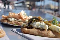 Im Bauch von ... – Streetfood in Helsinki: karelische Piroggen mit frischen Zutaten aus der Alten Markthalle