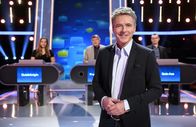 Quizduell - Olymp – Moderator Jörg Pilawa (v.) mit den Quizduell-Experten (h.v.l.n.r): "Quizkönigin" Marie-Louise Finck, "Professor Quiz" Eckhard Freise und "Quiz Ass" Thorsten Zirkel.