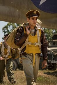 Catch-22 – Yossarian (Christopher Abbott)