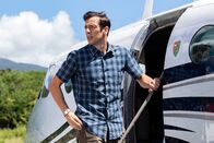 Death in Paradise – DI Neville Parker (Ralf Little) nimmt sich eine Auszeit vom Job, doch Saint Marie zu verlassen, fällt ihm nicht leicht.