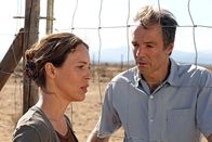 Weit hinter dem Horizont – Seit dem Tod ihres Sohnes haben Hanna (Anneke Kim Sarnau) und Helmut (Hannes Jaenicke) große Probleme in ihrer Ehe.