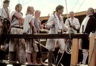 Die Bounty – MDR Fernsehen DIE BOUNTY, "The Bounty" Uhr. Fletcher Christian (Mel Gibson, 3. v. re.), erster Offizier der Bounty, hat gegen Kapitän William Bligh (Anthony Hopkins, re.) gemeutert, den er nun in einem Boot aussetzen wird.