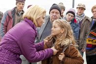Danni Lowinski – Nachdem Danni (Annette Frier, l.) einer Taschendiebin (Luna Jakob, r.) im Reflex eine "Backpfeife" gegeben hat, wird sie zu Sozialstunden verdonnert ...