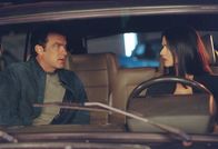 Exit Wounds – Nie einer Meinung: Detectiv Boyd (Steven Seagal, l.) und seine Vorgesetzte Commander Mulcahy (Jill Hennessy, r.) ...
