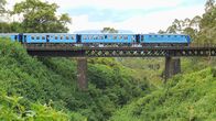 Mit dem Zug ... – Auf der sogenannten Main Line fährt der Zug über unzählige Brücken hinauf auf fast 1.900 Höhenmeter.