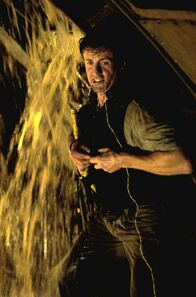 Daylight – Kit Latura (Sylvester Stallone) kämpft in einem atemlosen Wettlauf gegen die Zeit, um eine Gruppe festsitzender Pendler aus dem eingestürzten Tunnel, 100 Fuß unter dem Hudson River, zu befreien.