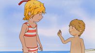 Meine Freundin Conni – Jakob und Conni suchen Muscheln am Strand für ihre Sandburg.