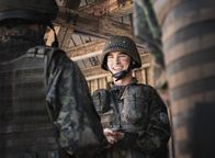 Californian Commando – Bei einer Schießübung bietet sich Van (Kian Lawley) die Möglichkeit, endlich aus der Truppe entlassen zu werden. Es scheint als könnte sein Plan nicht schief gehen, doch der Schein kann trügen.