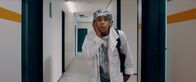 3 Hz – Felix (Junes Callaert) schleicht sich als YouTube-Reporter bei EternoFarma ein.