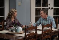 Last Man Standing – Vanessa (Nancy Travis, l.); Mike (Tim Allen, r.)